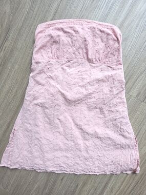 Rare Vintage Abercrombie & Fitch's 2000s pink eyelet top with 100% Silk Lining.